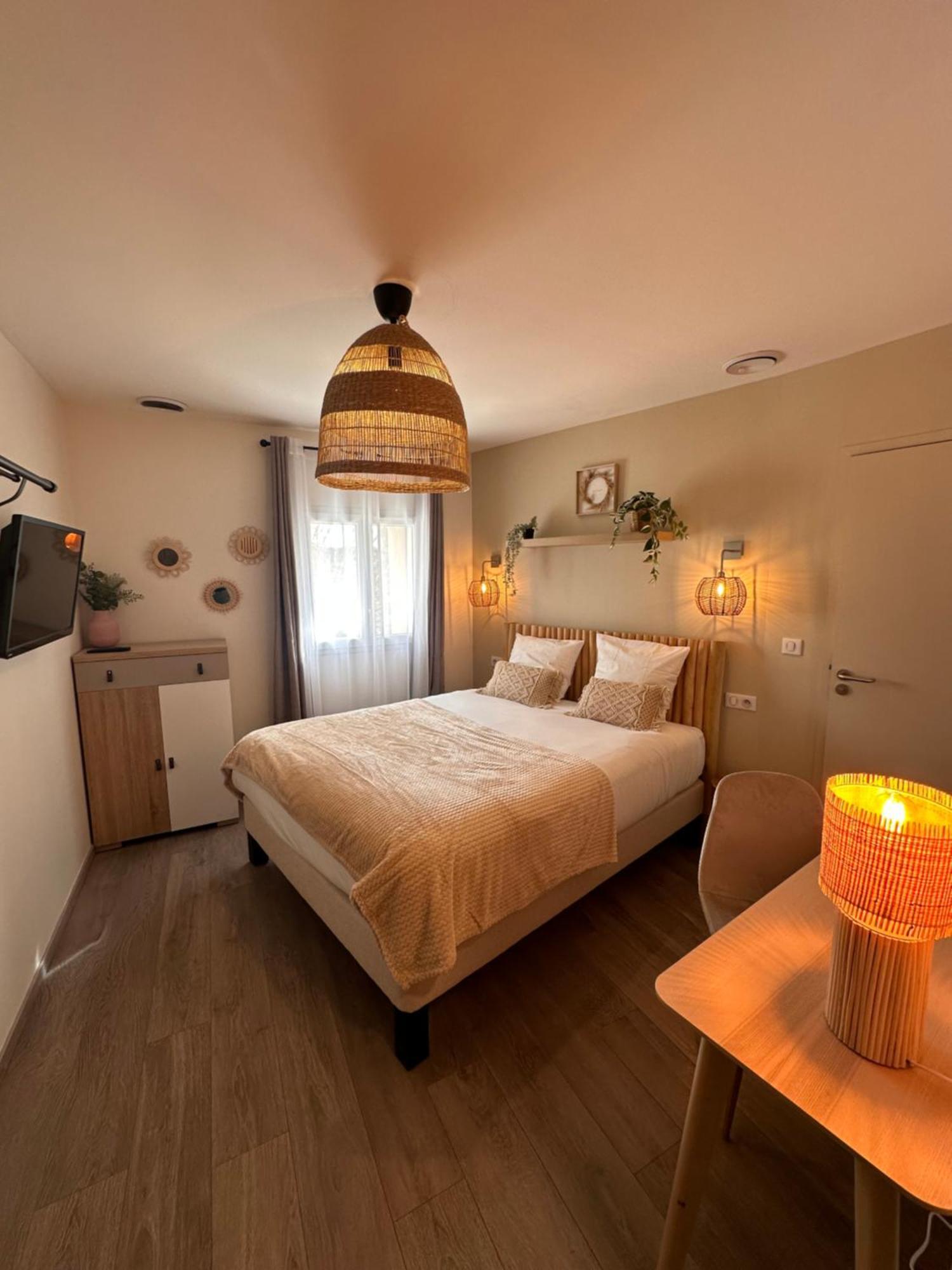 Auberge Du Vieux Lanas Logis Hotel Restaurant Dış mekan fotoğraf