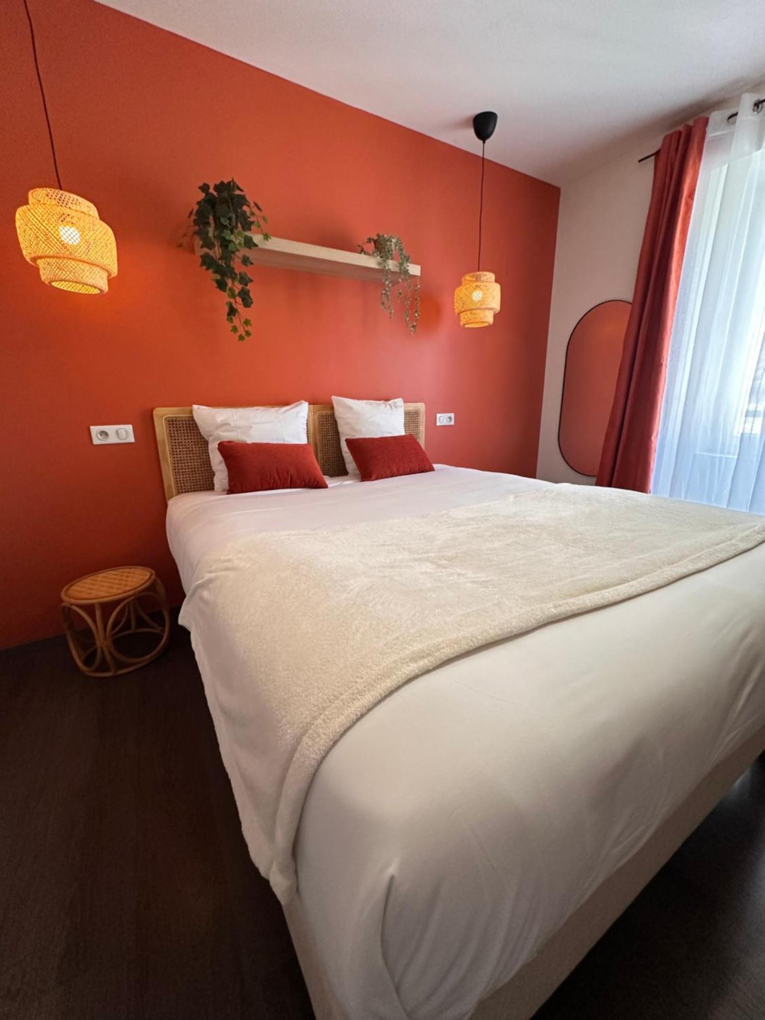 Auberge Du Vieux Lanas Logis Hotel Restaurant Dış mekan fotoğraf