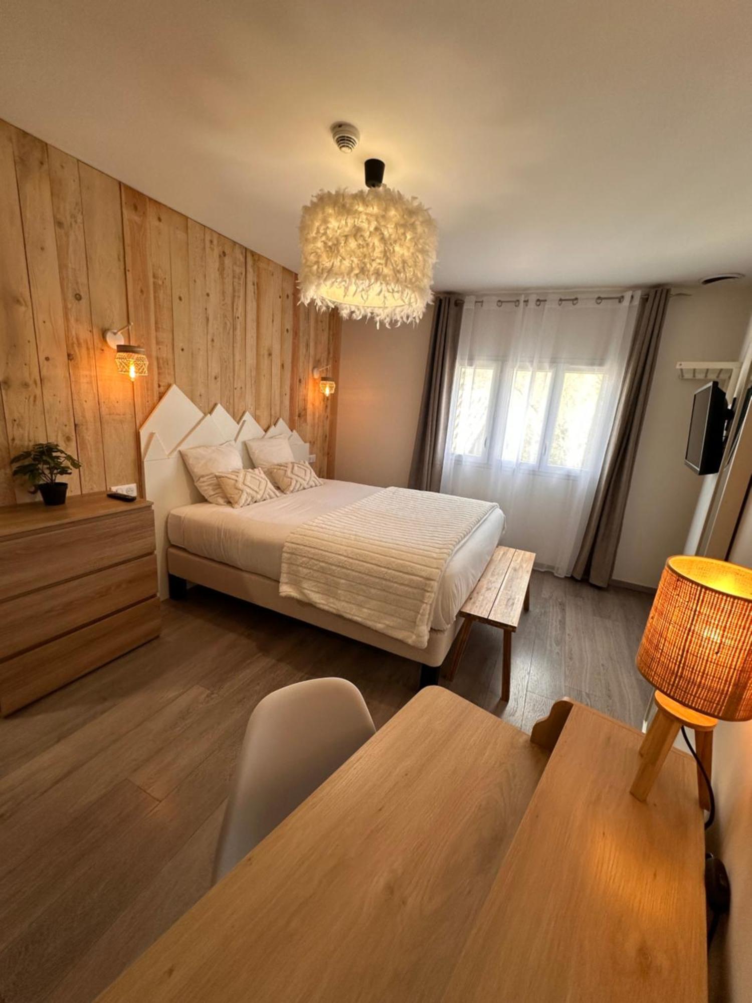 Auberge Du Vieux Lanas Logis Hotel Restaurant Dış mekan fotoğraf