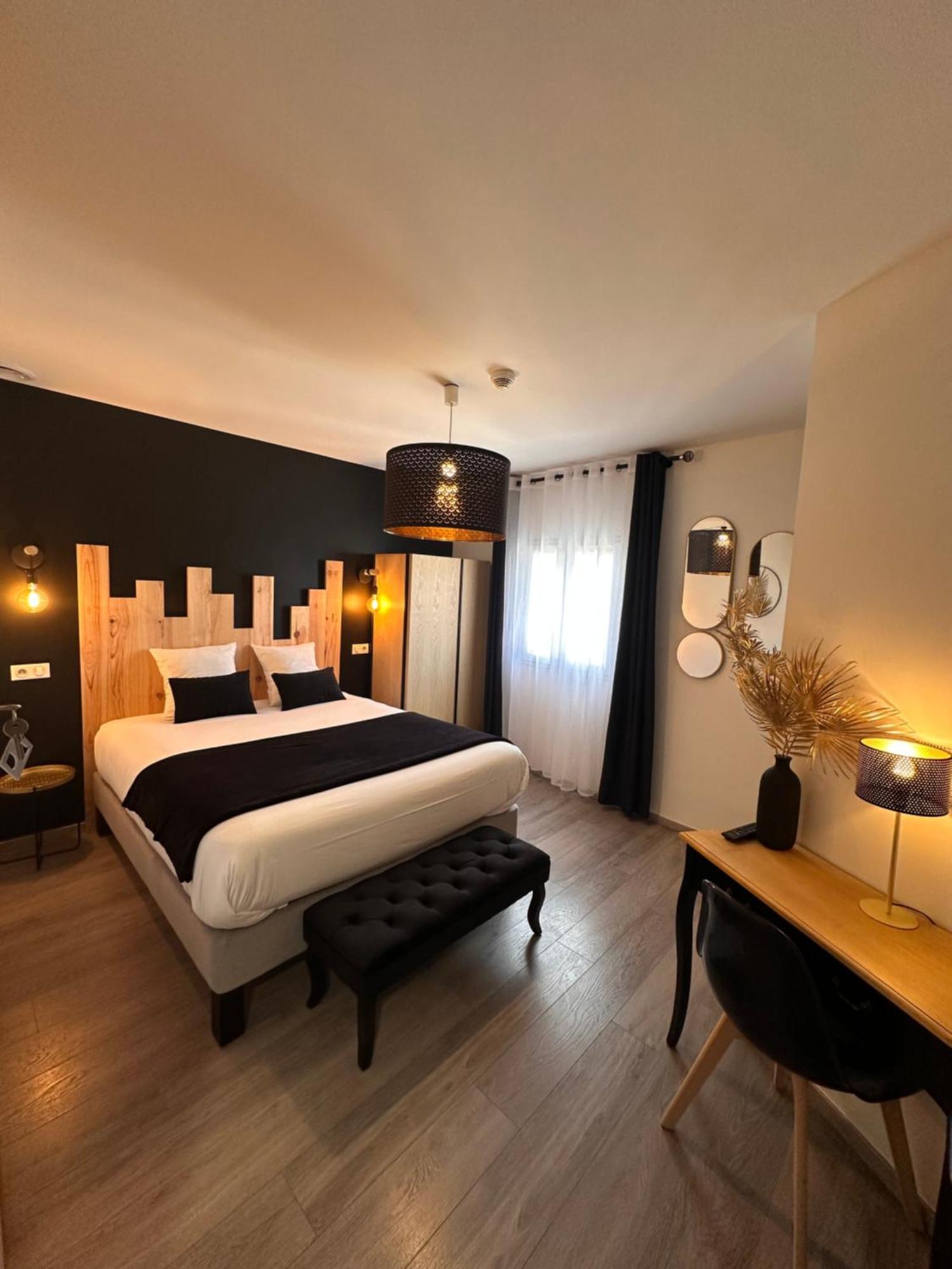 Auberge Du Vieux Lanas Logis Hotel Restaurant Dış mekan fotoğraf