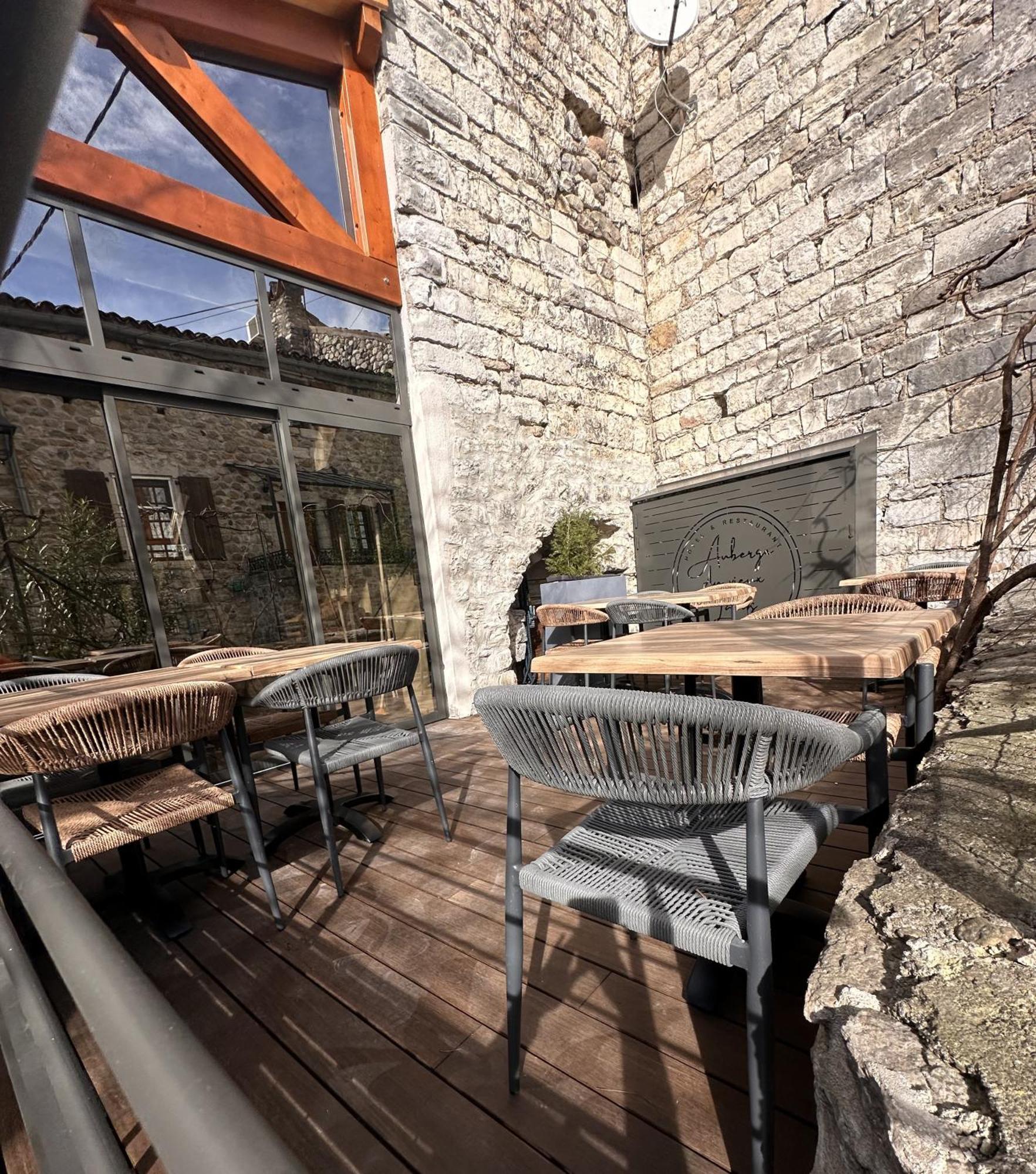 Auberge Du Vieux Lanas Logis Hotel Restaurant Dış mekan fotoğraf