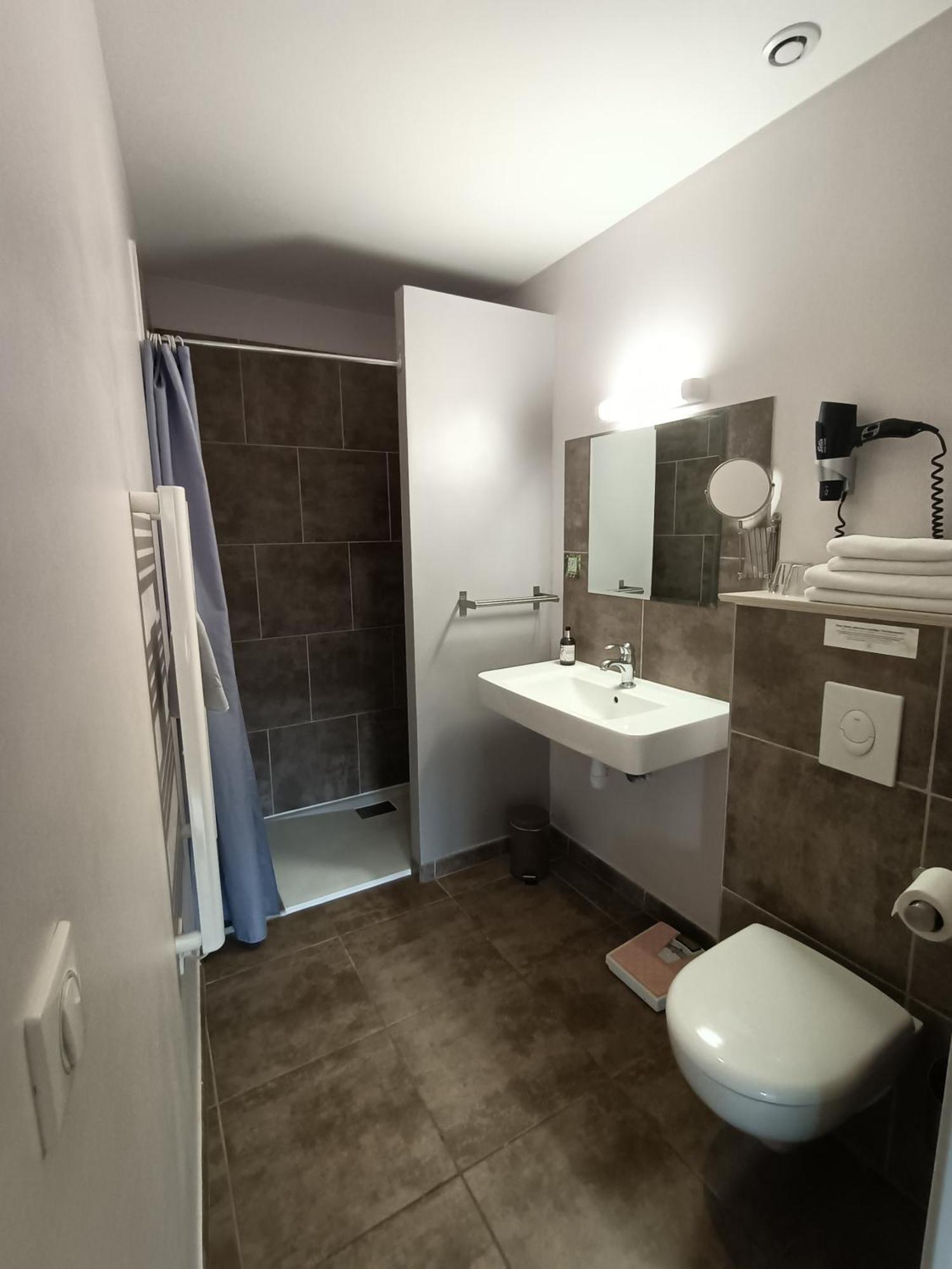 Auberge Du Vieux Lanas Logis Hotel Restaurant Dış mekan fotoğraf