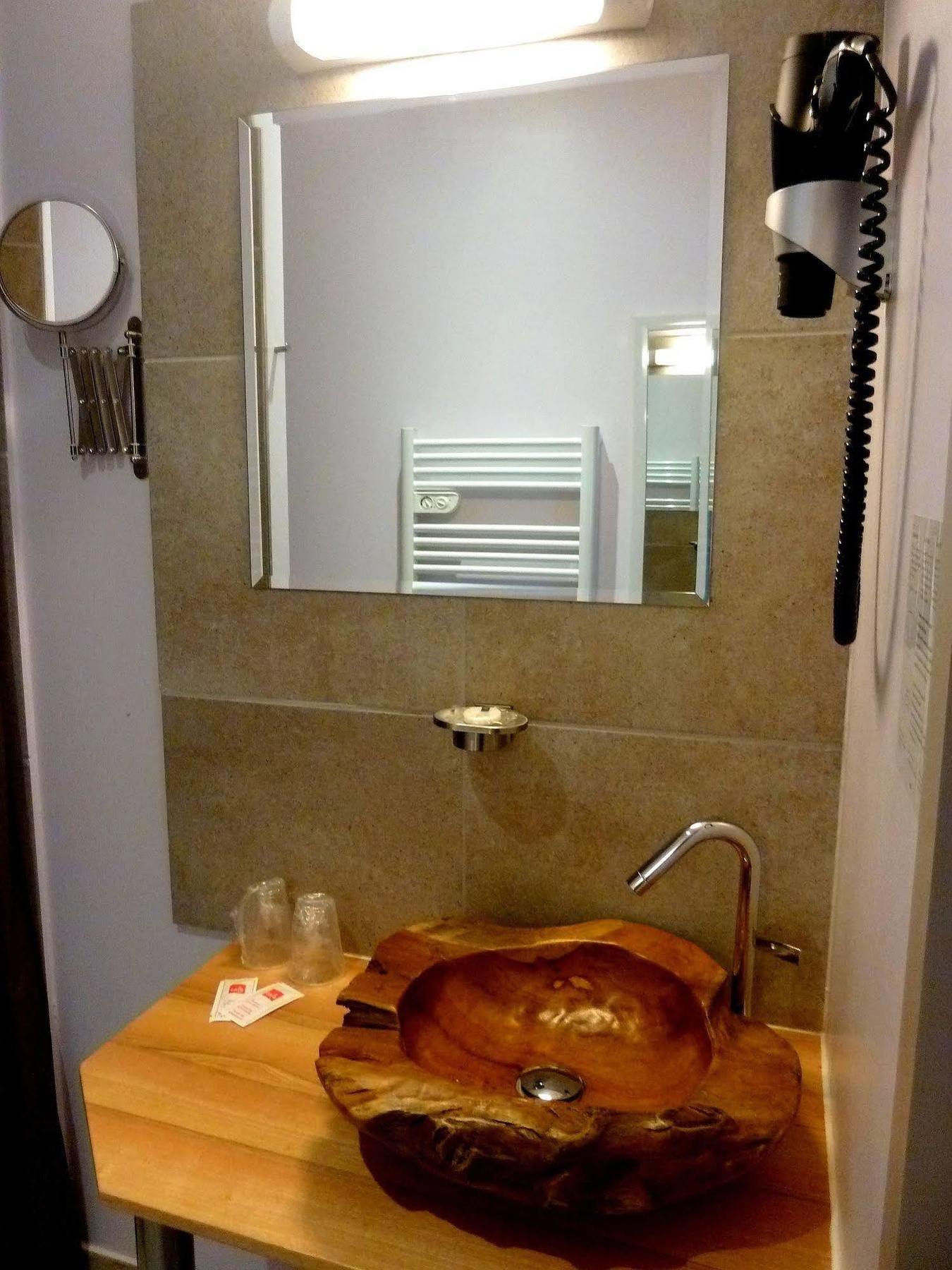 Auberge Du Vieux Lanas Logis Hotel Restaurant Dış mekan fotoğraf