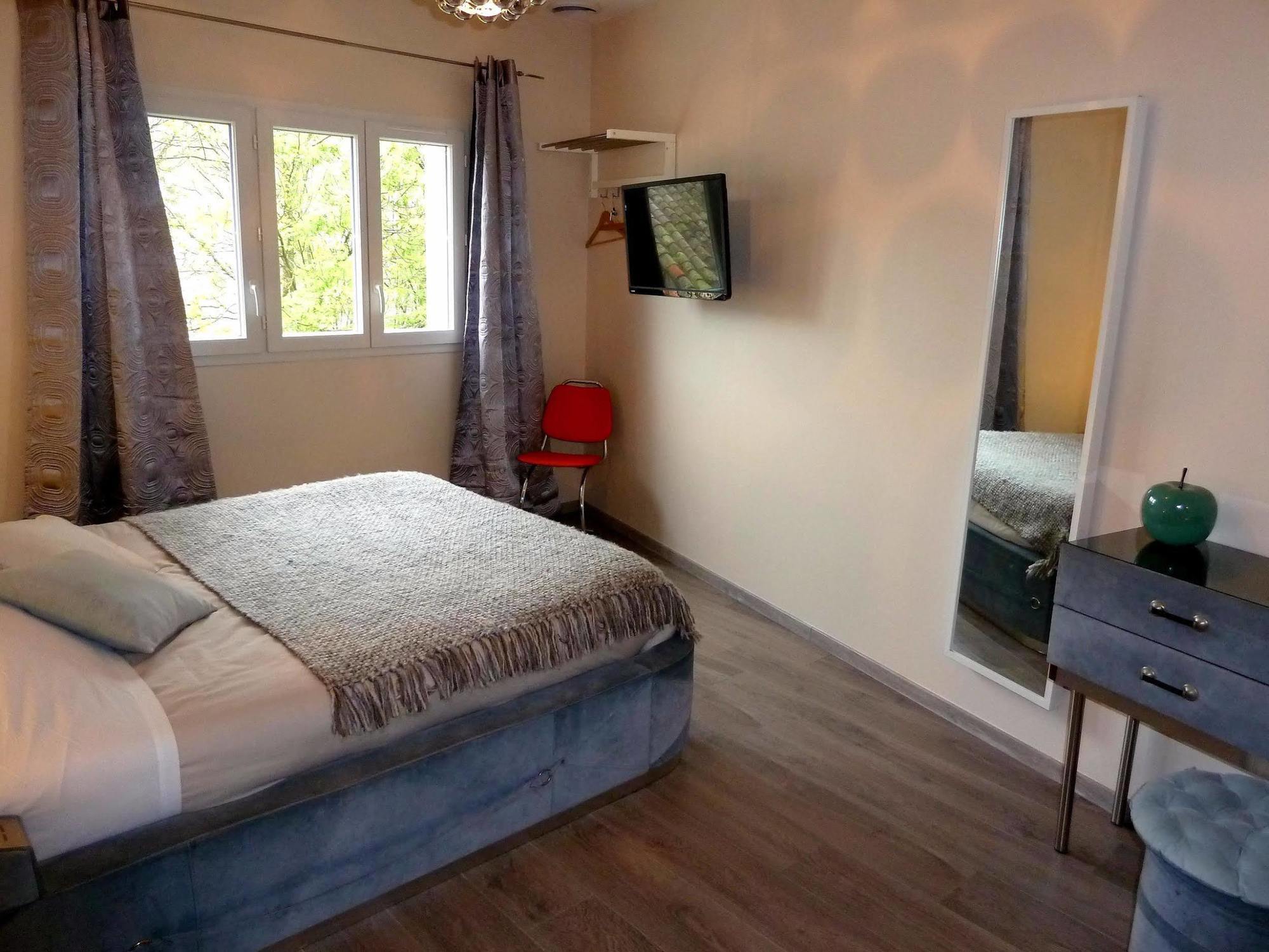 Auberge Du Vieux Lanas Logis Hotel Restaurant Dış mekan fotoğraf