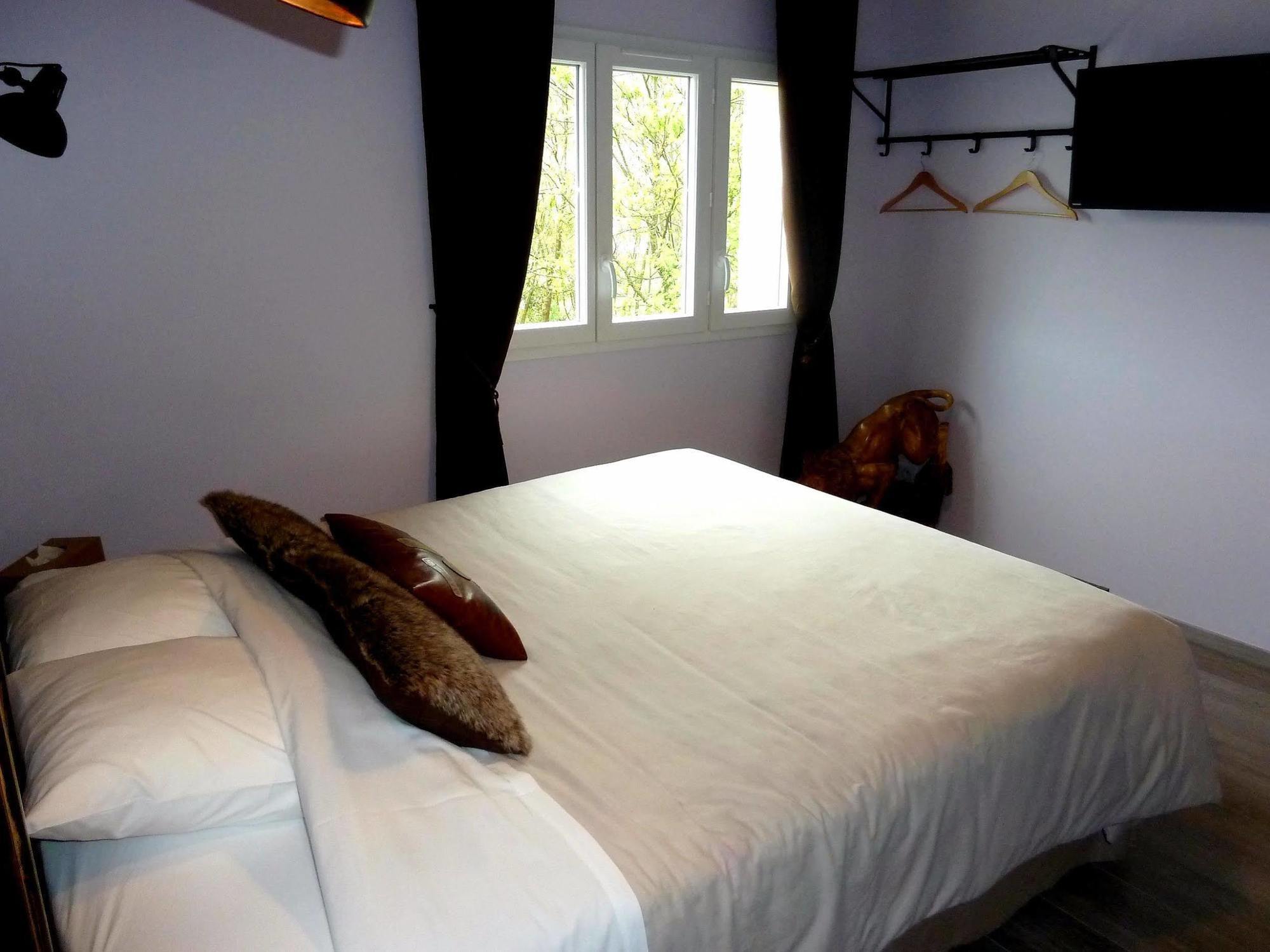 Auberge Du Vieux Lanas Logis Hotel Restaurant Dış mekan fotoğraf